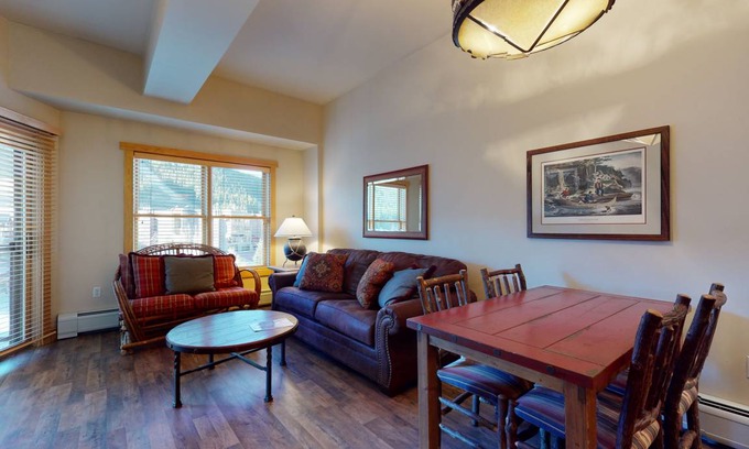 East Village at Copper Condo | 49 m² Condo ∙ 1 bedroom ∙ 4 guests