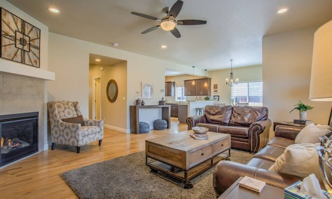 Colorado Springs House | 4BD Pikes Peak Views | Minutes to Hiking & Dining!