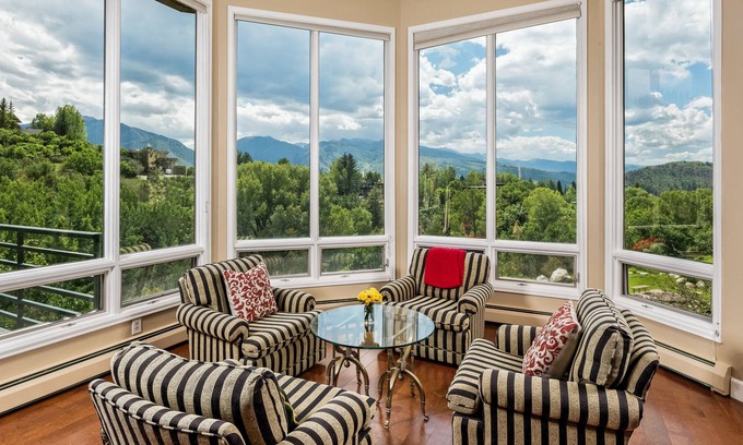 Red Mountain House | 5 Bedroom Red Mountain Home With Amazing Views