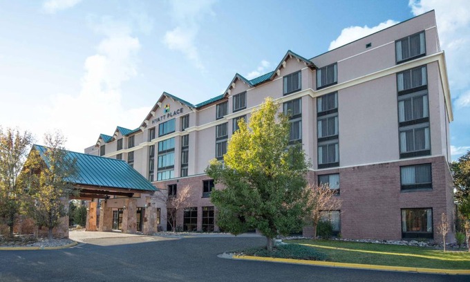 Lone Tree Hotel | 51 m² Hotel ∙ 127 guests