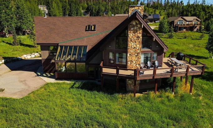 Wildernest House | 5100 Sq Ft Mountain Home/Game Room/Hot Tub/3 Living Areas