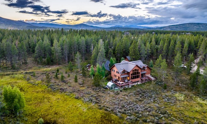 Granby House | 511 m² House ∙ 5 bedrooms ∙ 14 guests