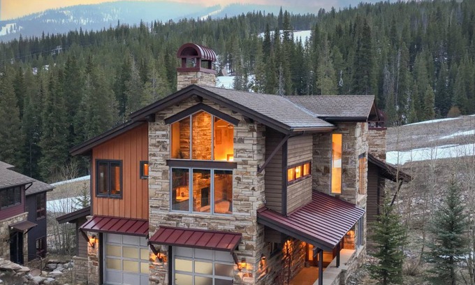 Copper Mountain House | 520 m² House ∙ 5 bedrooms ∙ 19 guests