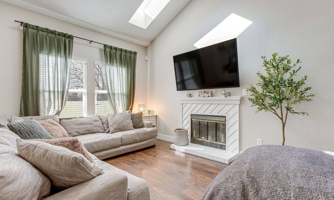 Denver House | 6 Mi to Dtwn: Arvada Home w/Hot Tub & Yard