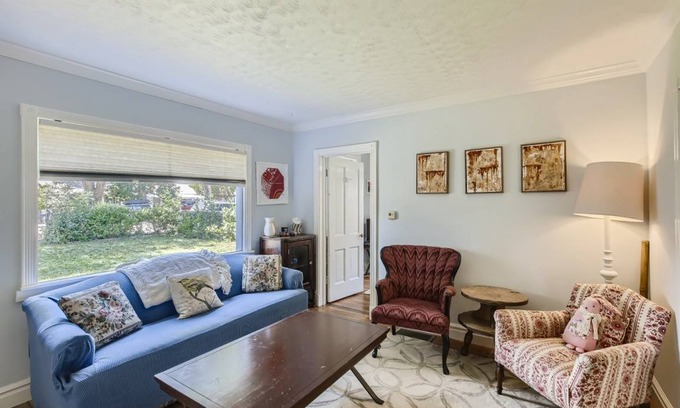 Longmont House | 62 m² House ∙ 2 bedrooms ∙ 4 guests