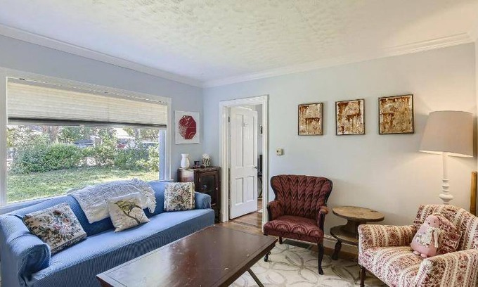 Longmont House | 62 m² House ∙ 2 bedrooms ∙ 4 guests