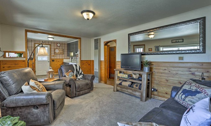Hot Sulphur Springs Cottage | 73 m² Cabin ∙ 2 bedrooms ∙ 5 guests
