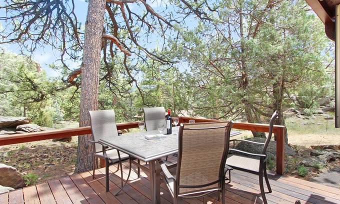 Estes Park Cabin | 80 m² Cabin ∙ 2 bedrooms ∙ 6 guests