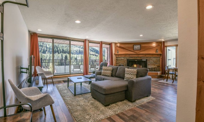 Lakeside Village Condo | 81 m² Condo ∙ 1 bedroom ∙ 4 guests