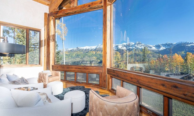 Mountain Village House | 845 m² House ∙ 6 bedrooms ∙ 14 guests