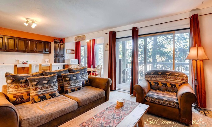 Warrior's Mark Condo | Adorable Condo, Walking Distance To Everything. Including Pool/Hot Tub IC4