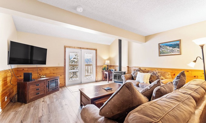 Baldy Mountain House | Alpine Getaway with Private Sauna Near Breckenridge Resort w/Mountain Views!