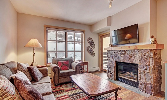 Copper Mountain Village Condo | Amazing 1 Bedroom Condo Right in Center Village! 3 Outdoor Hot Tubs PP301