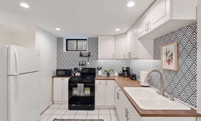 Littleton House | Amazing Apartment | Steps from Downtown Littleton