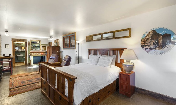 Creede Apartment | Apartment ∙ 2 guests