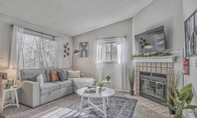 Broadmoor Apartment | Apartment ∙ 2 bedrooms ∙ 4 guests