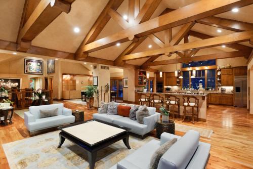 Cerise Ranch House | Artful Mountain Estate near Aspen and Snowmass