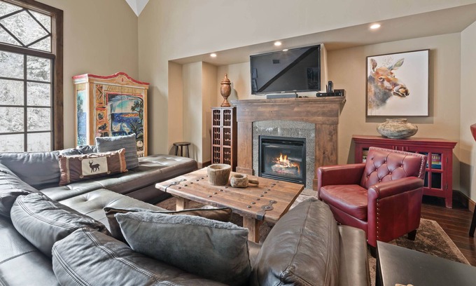 Avon Condo | Ascent 415 - Amazing Top Floor Residence