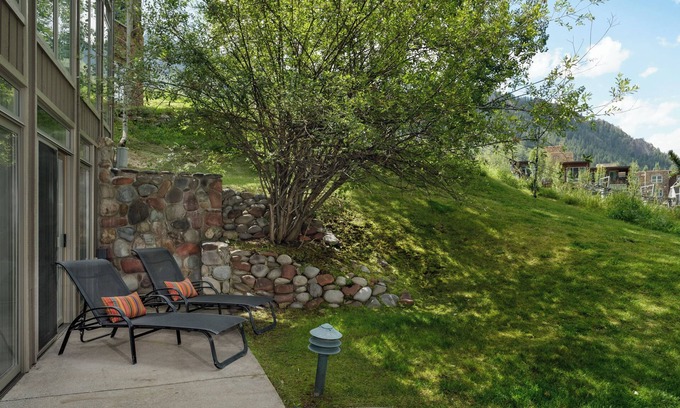 Aspen Condo | Aspen Alps Three Bedroom Condo - ground floor and walking distance to town