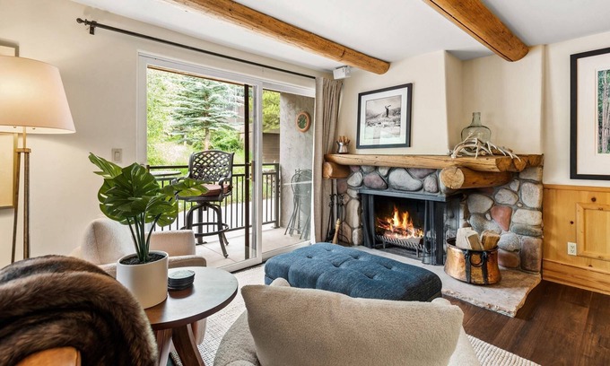Aspen Condo | Aspen Mtn 1 Block & Downtown 3 Blocks Away! Convenient To Transportation. Parking/Wood FP/Balcony
