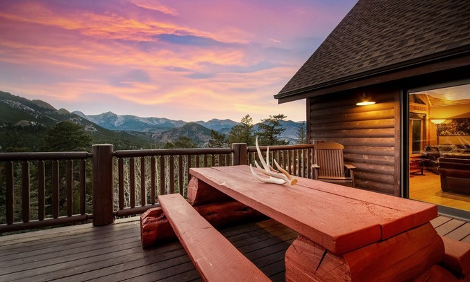 Windcliff Estates House | Awestruck Luxury Vacation Home at Windcliff by RedAwning