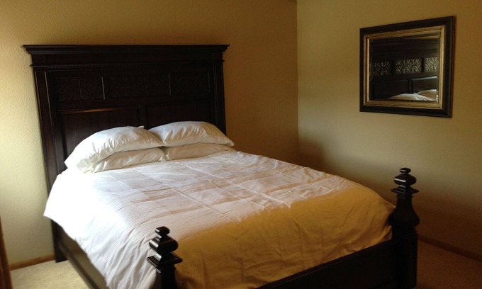 Estes Park Condo | Beautiful 2 Bedroom Loft in the Heart of Downtown NOW with Air Conditioning.