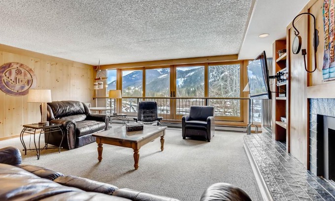 Lakeside Village Apartment | Beautiful 4Br Condo-Decatur 1789-Kids Ski Free! condo