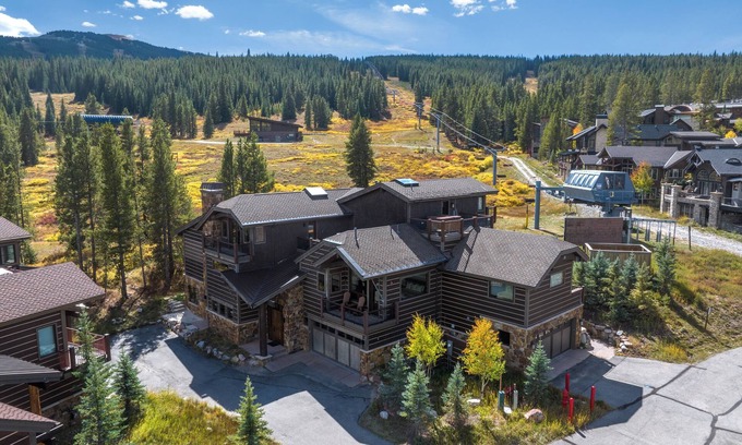Copper Mountain House | Beautiful Executive Ski In/Ski Rooftop Hot tub! Pet Friendly LR962