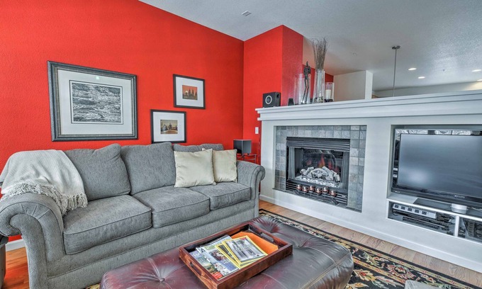 Belmar House | 'Belmar Rowhome' - Walkable & Close to Denver!