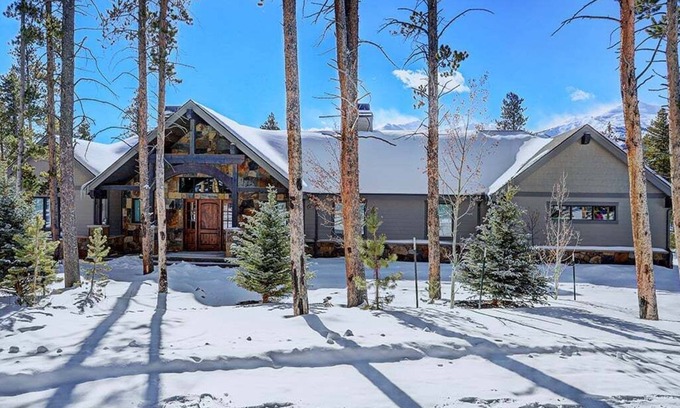 The Highlands House | Breck Escape: Spacious 6BR mountain retreat in Breckenridge, perfect for 12 guests!