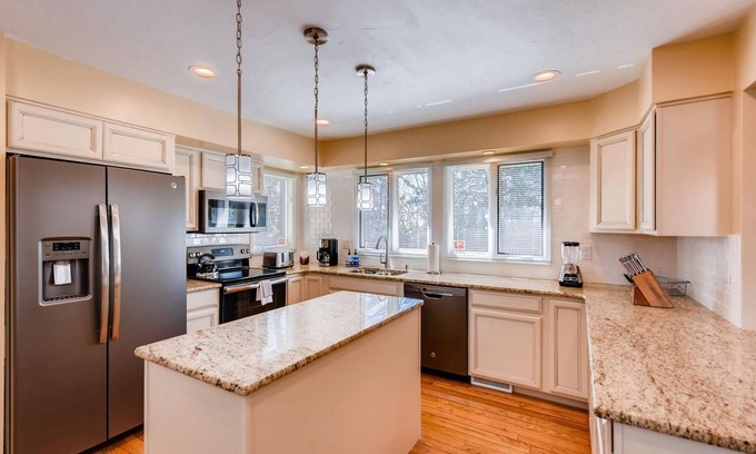 Broadmoor House | Broadmoor Estate ✩ HotTub & Fire Pit ✩ Prime Location