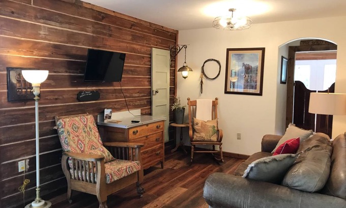 Alpine Village Cabin | Cabin ∙ 2 bedrooms ∙ 4 guests