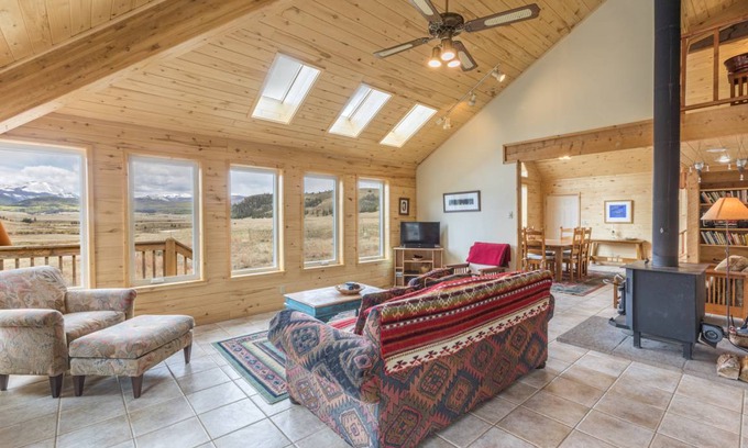 Creede Cabin | Cabin ∙ 3 bedrooms ∙ 5 guests