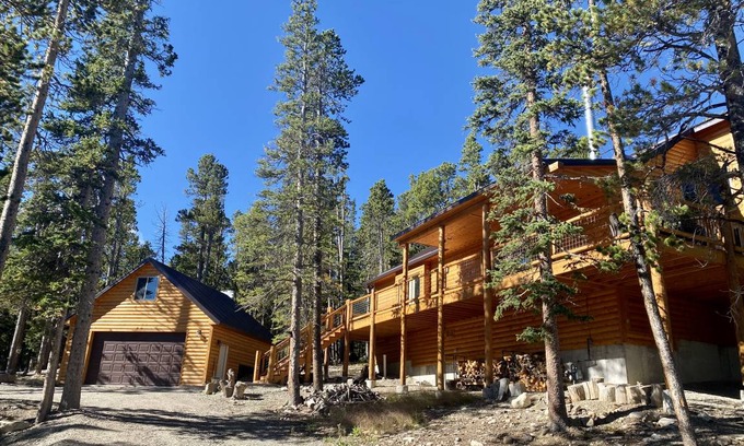 Valley of the Sun Cabin | Cabin ∙ 3 bedrooms ∙ 6 guests