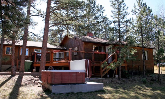 Estes Park Cabin | Cabin ∙ 3 bedrooms ∙ 6 guests