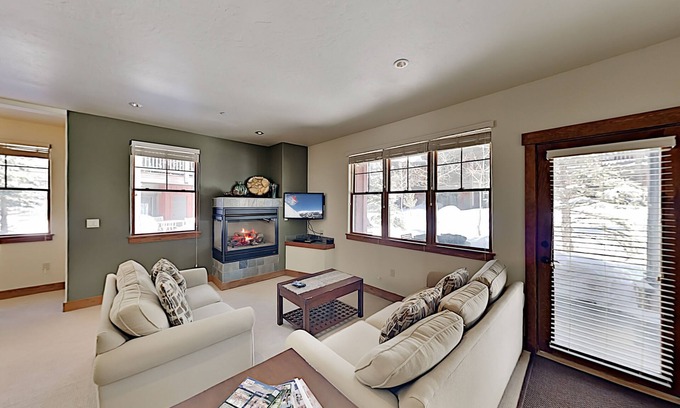 Copper Mountain Village Condo | Cache at Union Creek Condo w/Mountain Views, Shared Pool/Hot Tub, Walk to Lifts