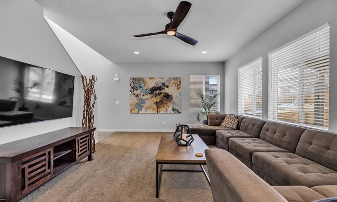 Parker House | Calm & Cozy 3 Bedroom - Manhattan Beach Inspired Home
