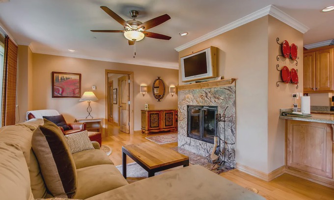 Beaver Creek Apartment | Centennial 2 Bedroom Condo Unit 21