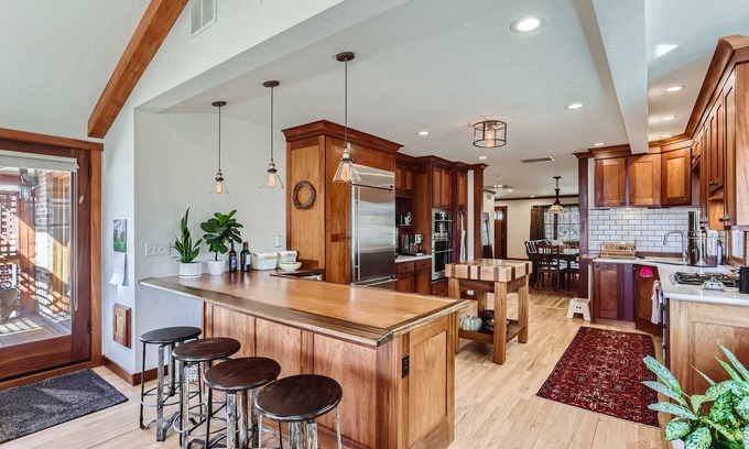 Washington Park House | Central Denver Home - Walkable - Hot Tub/Fenced Yard/Fireplace