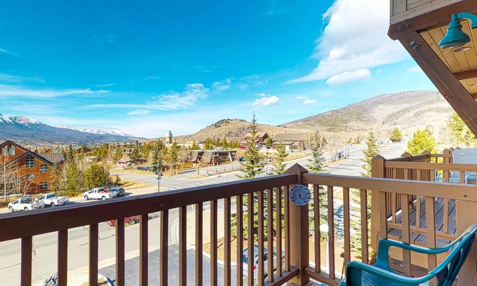 Dillon Apartment | Centrally Located Studio with Stunning Views - Near Shopping, Dining, & Skiing