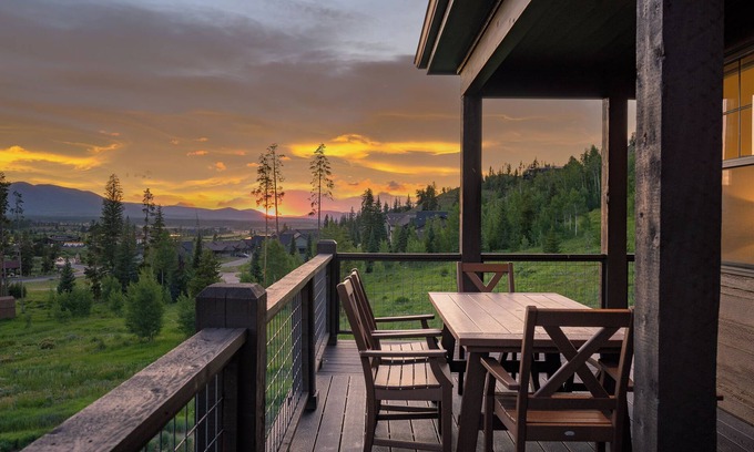 Rendezvous House | Chalet w/hot tub & wraparound decks