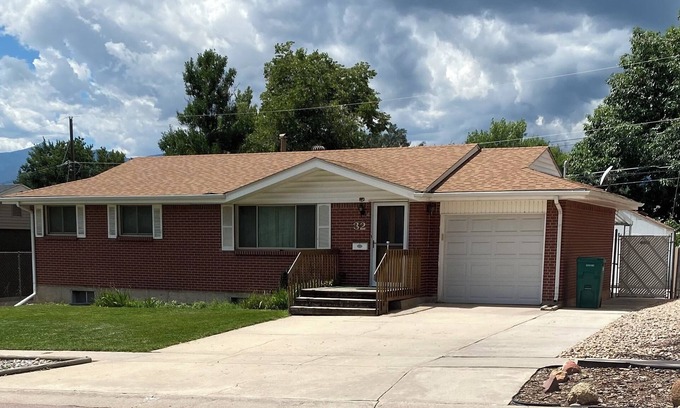 Southeast Colorado Springs House | Charming 3-bedroom house with WiFi and AC in lovely Colorado Springs