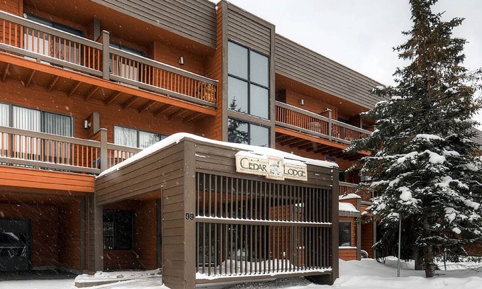 Frisco Apartment | Charming studio w/shared lounge and hot tub! One block from Downtown!