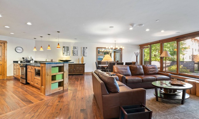 Vail House | Chic Condominium with Gourmet Kitchen
