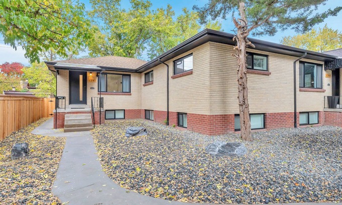 Congress Park House | City Living|Sleeps 4|Walkable|Fenced In Yard