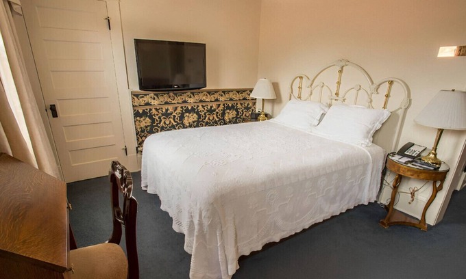 Central Boulder House | Classic & Elegantly Appointed Room for Couples!