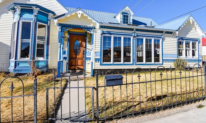 Leadville House | Cloud City Castle with Hot Tub (For Groups), pets ok
