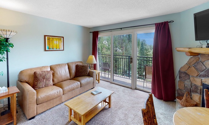 Steamboat Springs Condo | Condo w/mtn views, shared hot tub, sauna & heated outdoor pool
