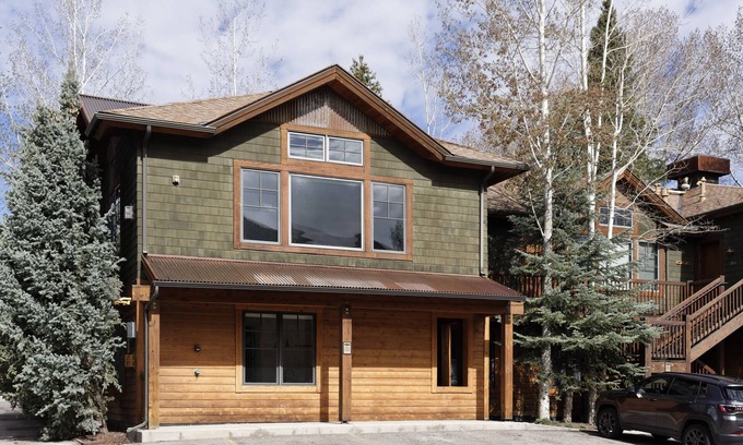 West End Apartment | Convenient One Bedroom in Aspen