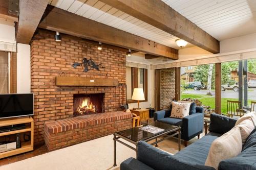 Aspen House | Cottonwoods Unit 1F, Stylish Condo with Excellent West End Location, Wood-Burning Fireplace